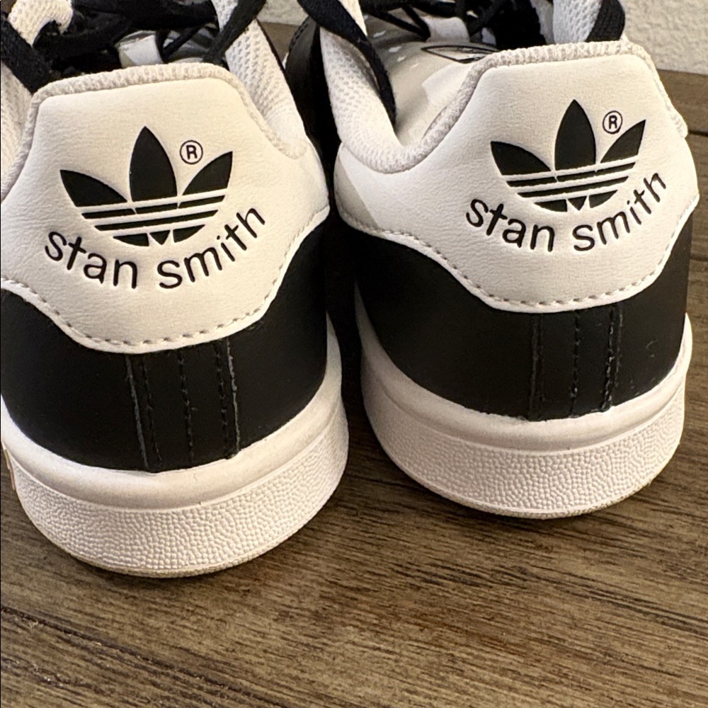EUC [Adidas] Originals Stan Smith J 'Black/White Low-Top Sneakers Youth Kids 3.5 - Picture 10 of 15